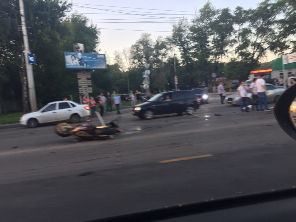 В Пензе на пр. Победы произошло серьезное ДТП с участием мотоциклиста и иномарки, есть погибший