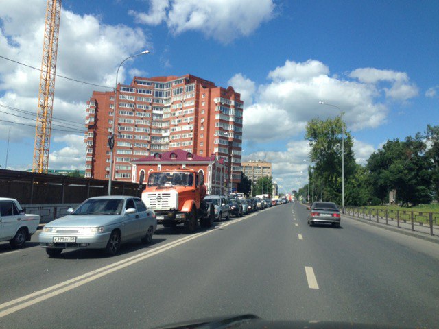 В Пензе образовалась огромная пробка из-за ДТП на перекрестке ул. Урицкого и М. Горького