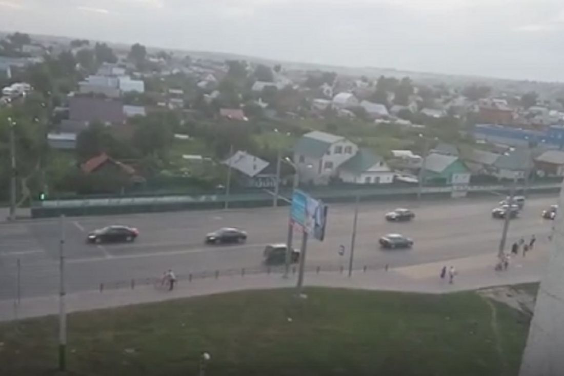 Жители Терновки сняли видеоролик о покидающем Пензу кортеже Д. Медведева