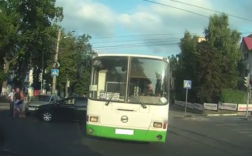 В Пензе водитель пассажирского автобуса стал третьим в ДТП