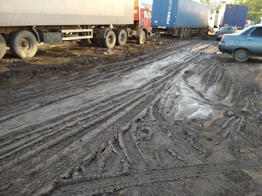 Пензенцы с улицы Рябова жалуются на грязное месиво вместо дороги
