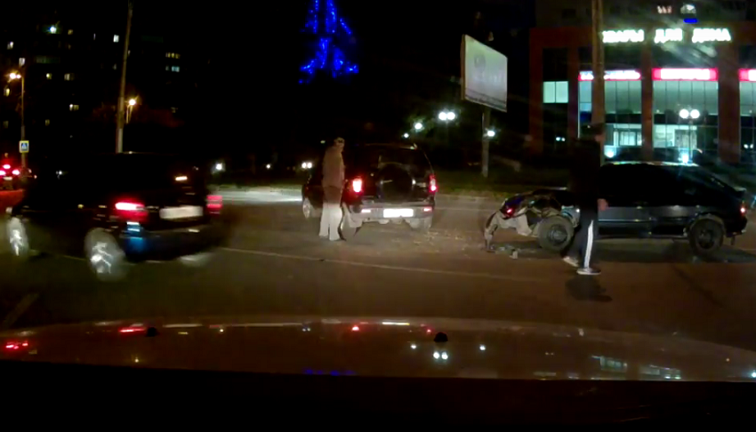 Пензенец снял на видео столкновение двух авто на проспекте Строителей