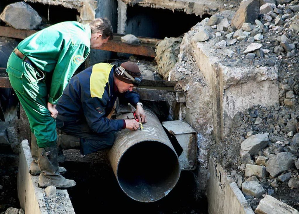Житель Пензы провалился в раскопанную траншею теплотрассы на Ворошилова