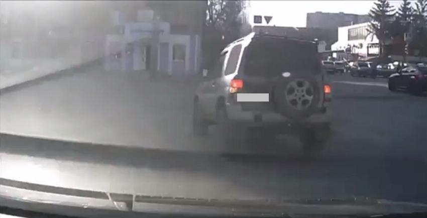 В Пензе водитель внедорожника дерзко подрезал попутное авто