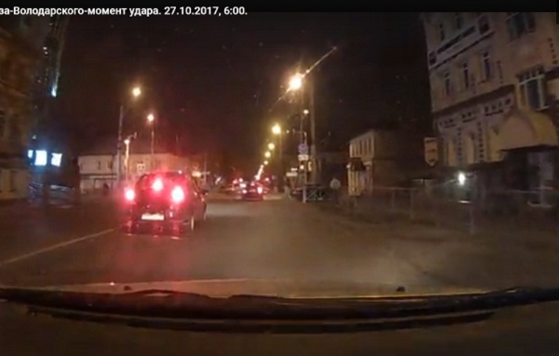 Пензенец заснял момент столкновения двух авто на перекрестке ул. Володарского и Суворова