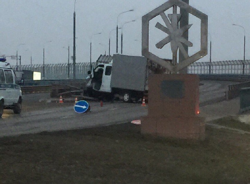 Из-за серьезной аварии в Пензе перекрыли часть Леонидовского моста – соцсети