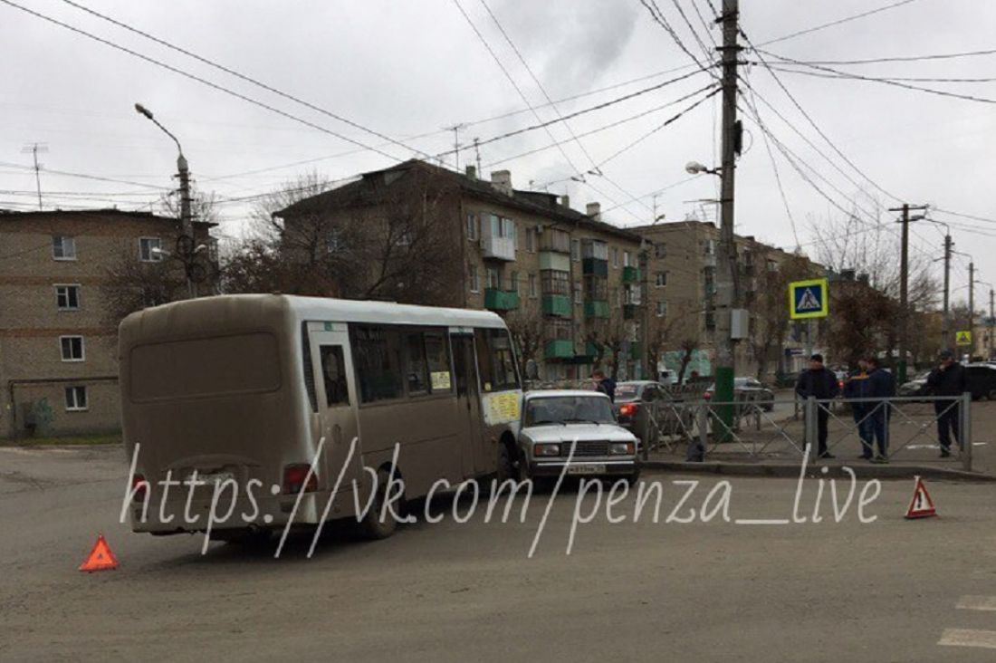 В Пензе на ул. Калинина «повстречались» автобус  и легковушка