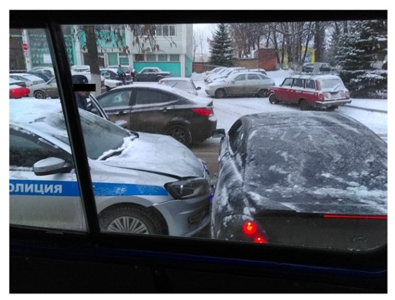 В Пензе на ул. Рахманинова полицейская машина попала в ДТП