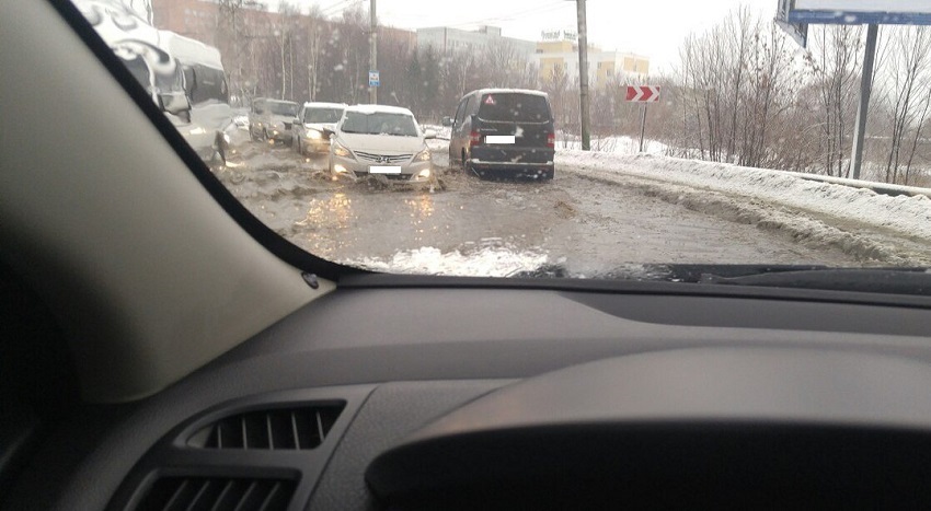 Непогода в Пензе: автомобилисты публикуют снимки затопленных улиц