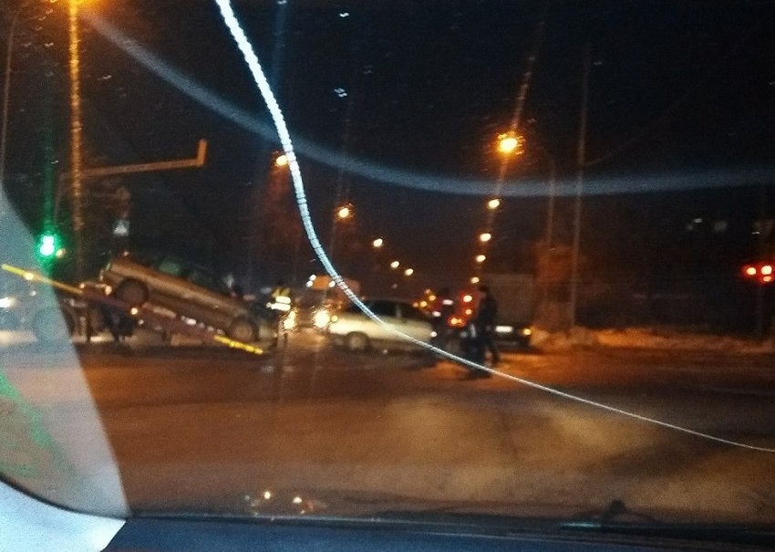 Очевидцы сообщают о серьезном ДТП на перекрестке в Пензе
