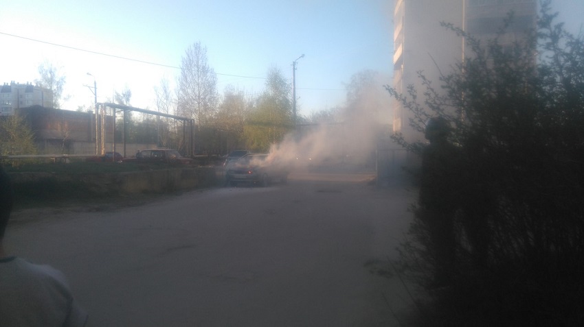 На улице Ново-Казанская в Пензе сгорела раритетная «Лада»