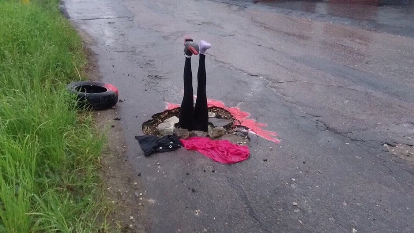 Женщина в яме: пензенец запечатлел на фото жуткую инсталляцию на дороге