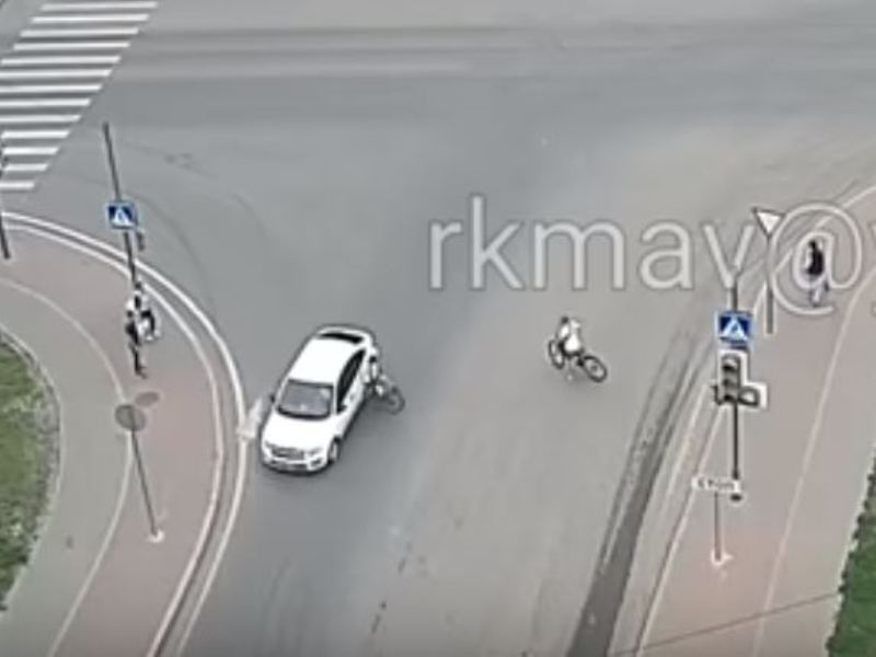 Соцсети облетело видео, как автоледи в Пензе сбила юного велосипедиста