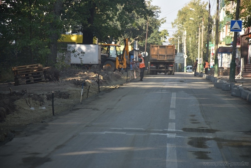 Мэр Пензы проверил ход ремонта перекрытой до ноября дороги по ул. Попова