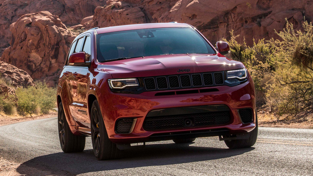 Появились дебютные фотоснимки модернизированного Jeep Grand Cherokee