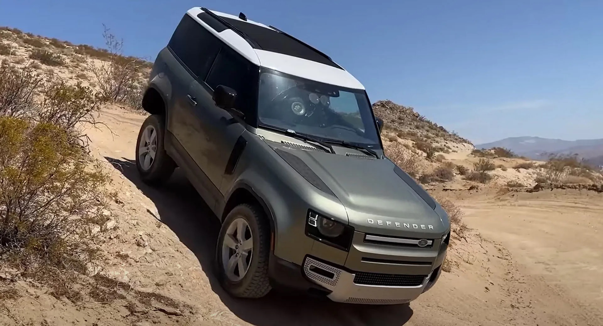 Обновленный Land Rover Defender 90 — идеальное сочетание изысканности и внедорожных возможностей