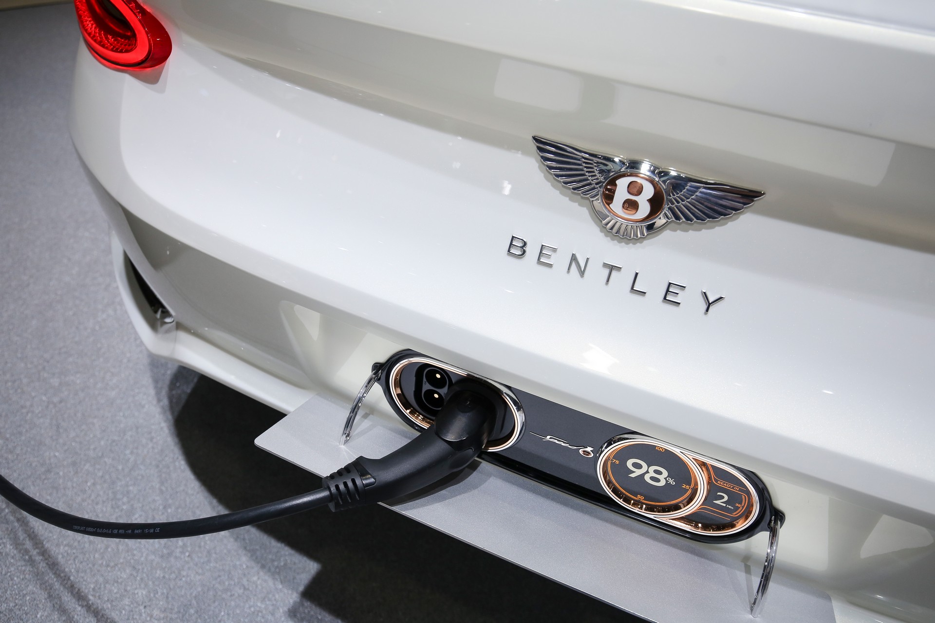 Bentley начнет тестировать свой первый электромобиль в конце этого года, который должен появиться в 2025 году