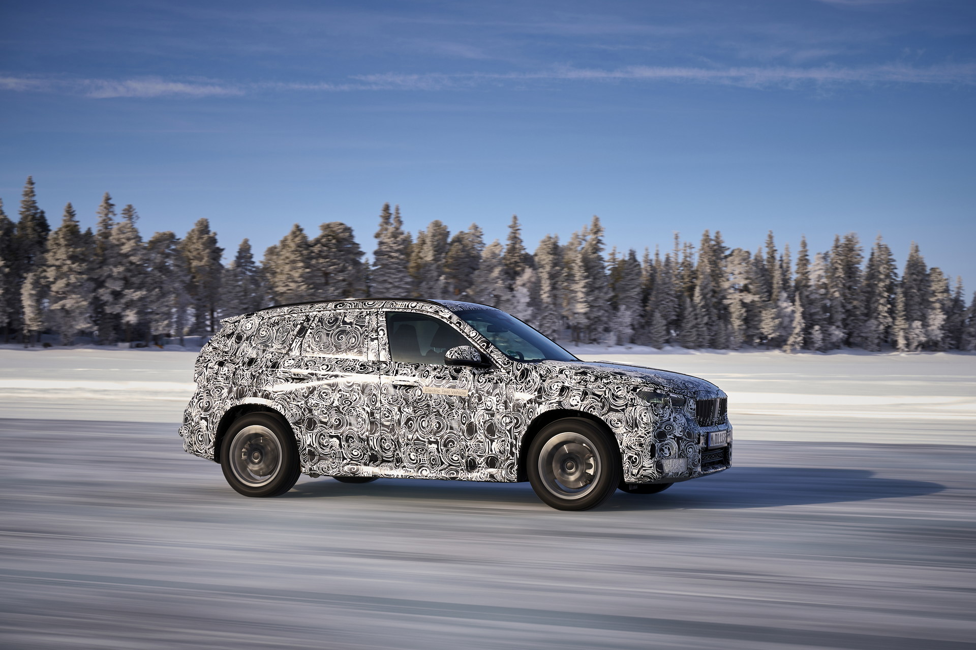 BMW раскрывает автономность нового iX1 во время испытаний на Севере