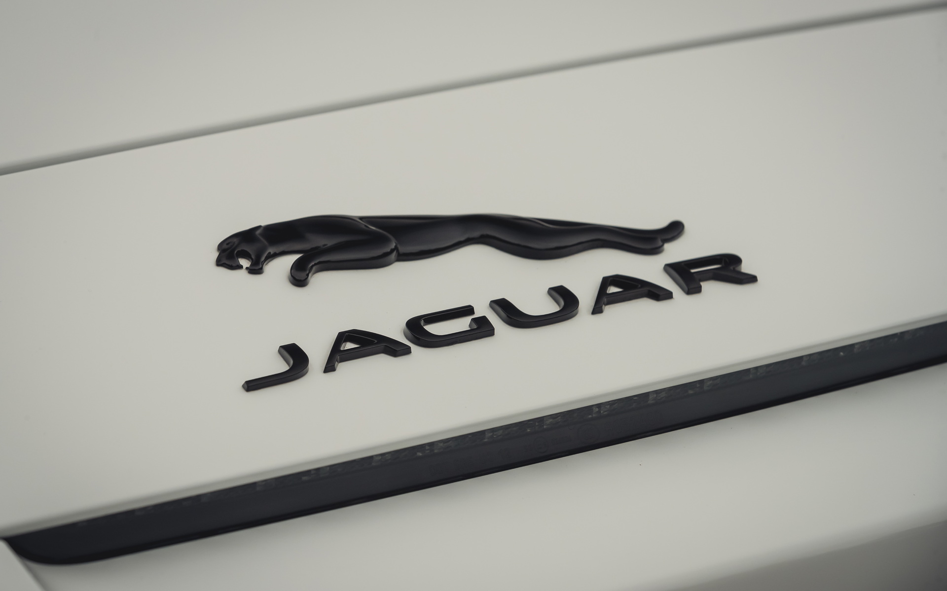 Компания Jaguar работает над тремя новыми электрическими кроссоверами