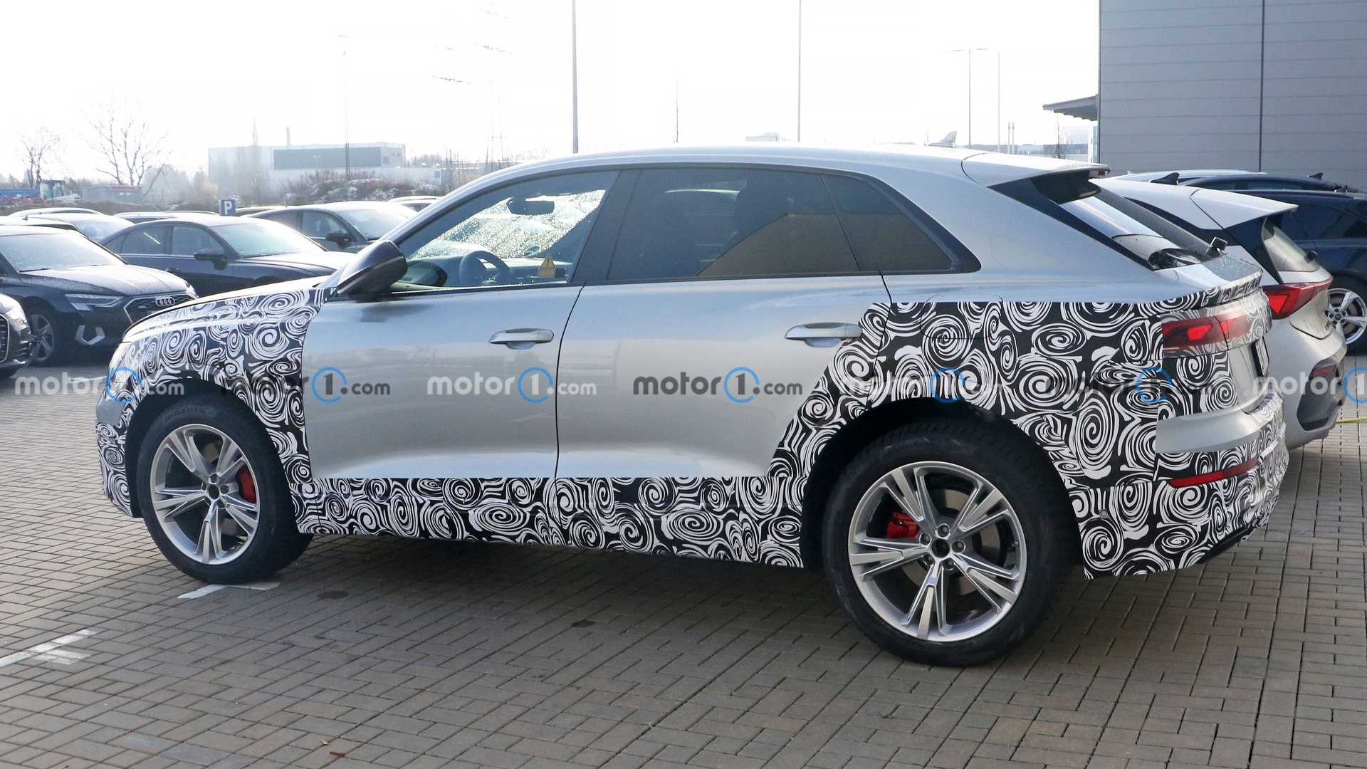 Обновленный Audi Q8 2025 года дебютирует на шпионских фото с небольшими изменениями