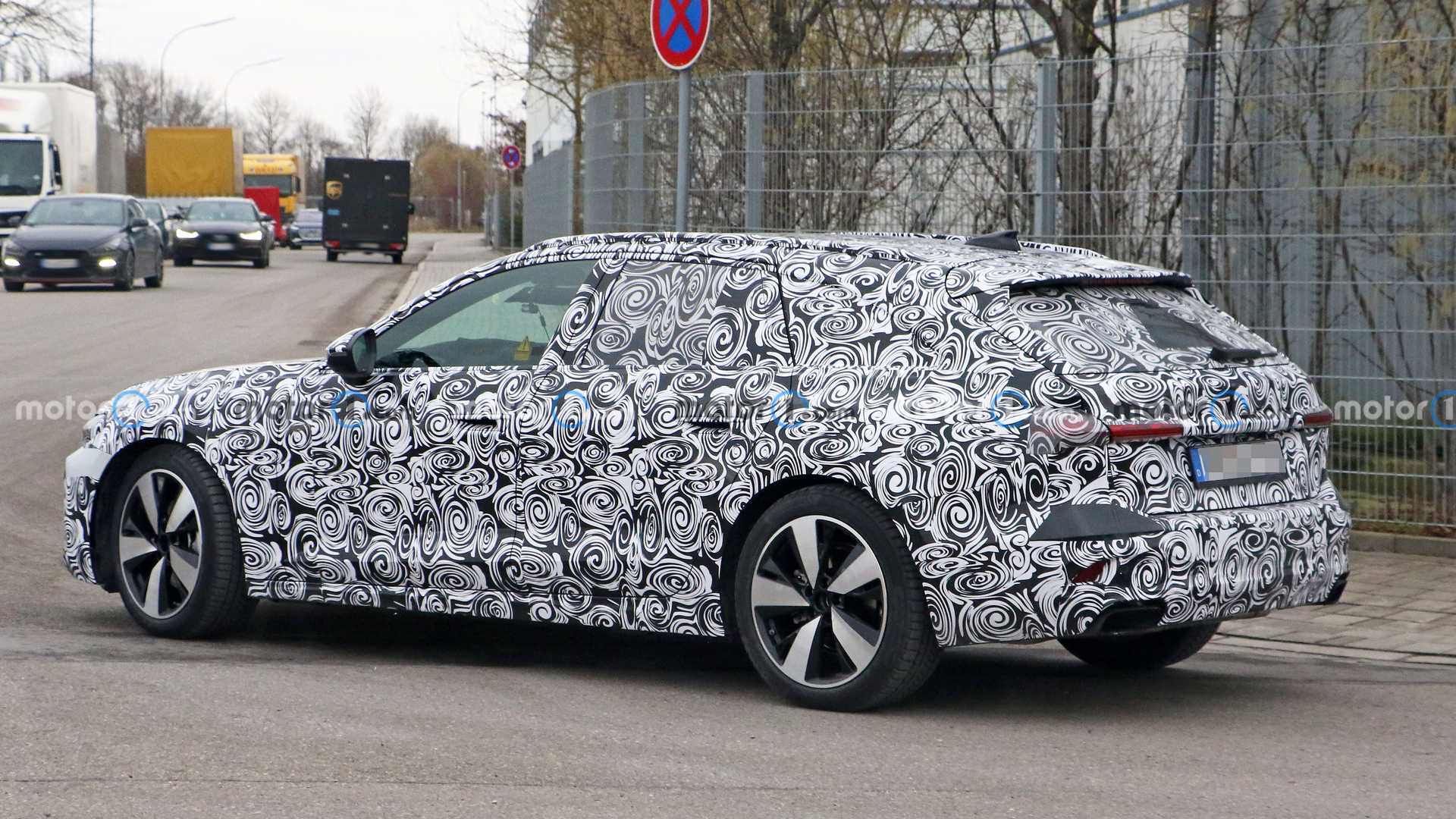 В Сети показали Audi A4 Avant 2024 года в камуфляже на новых шпионских фотографиях