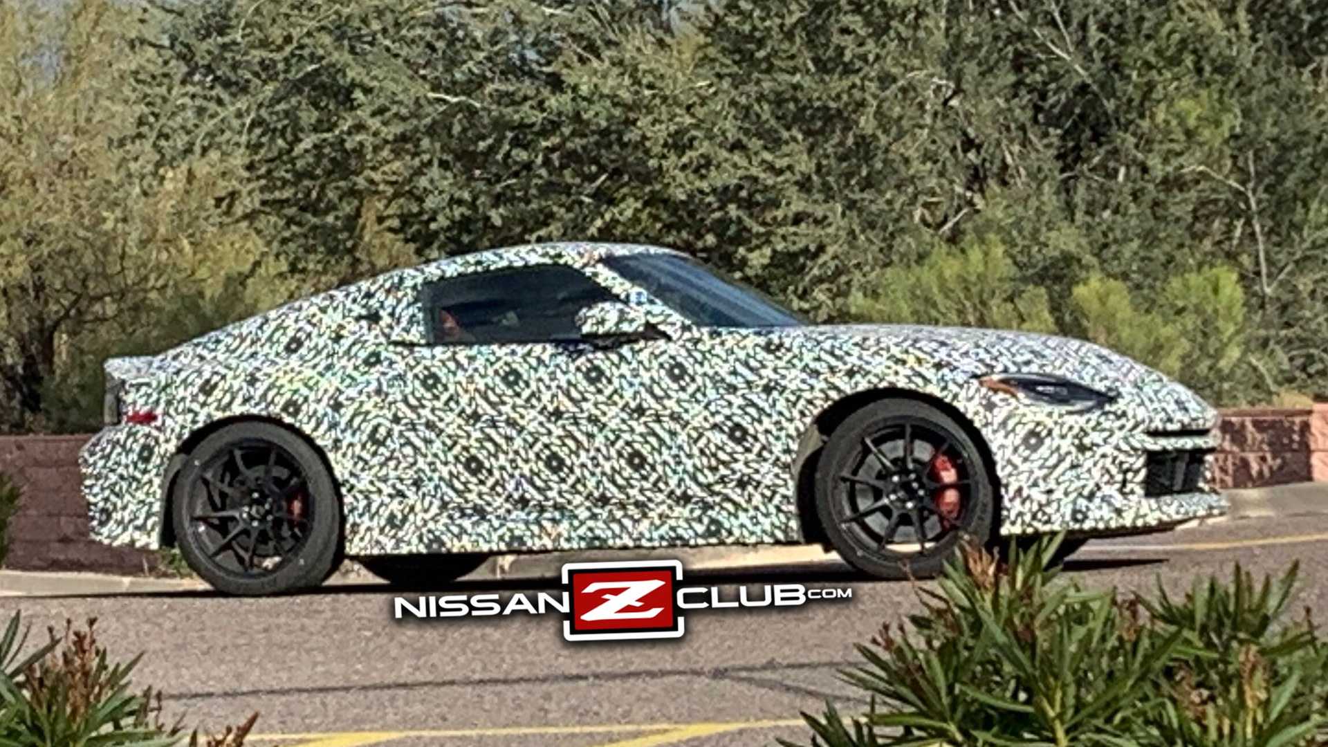 Прототипы нового кроссовера Nissan Z Nismo вышли на тесты на улицах Аризоны