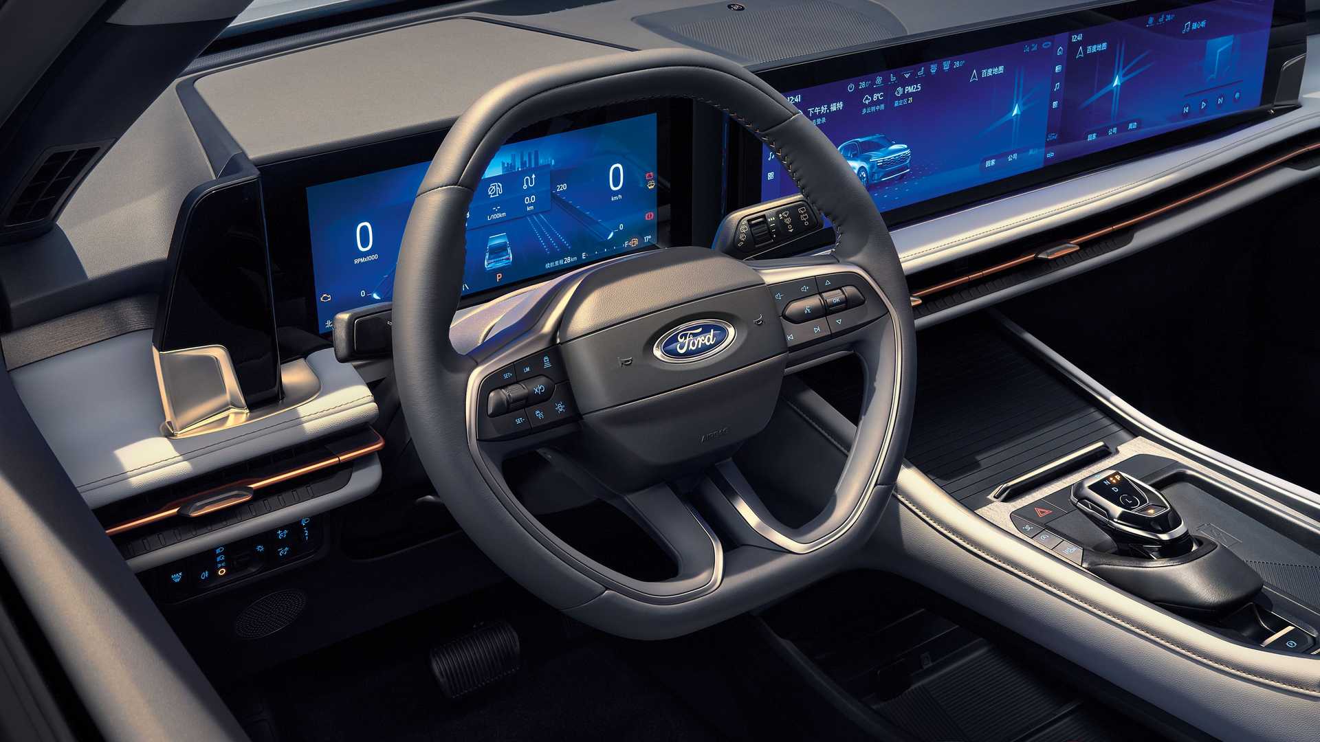 Компания Ford представила в Китае новый семиместный кроссовер Ford Edge L 2023 года