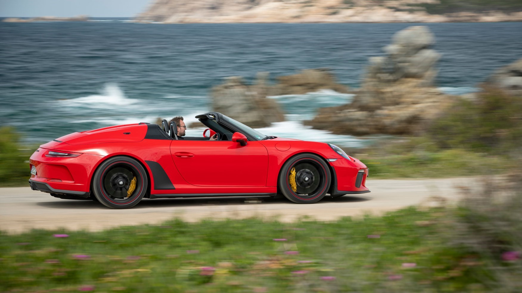 Компания Porsche готовится к показу новый Porsche 911 Speedster на автосалоне в Лос-Анджелесе в 2023 году