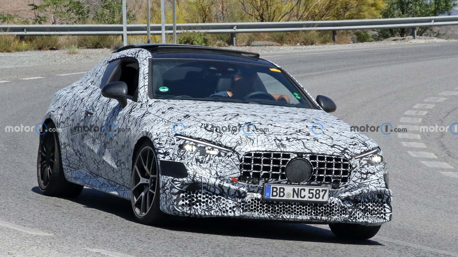 Новый Mercedes-AMG CLE 63 2024 года может получить рядный гибридный мотор V8
