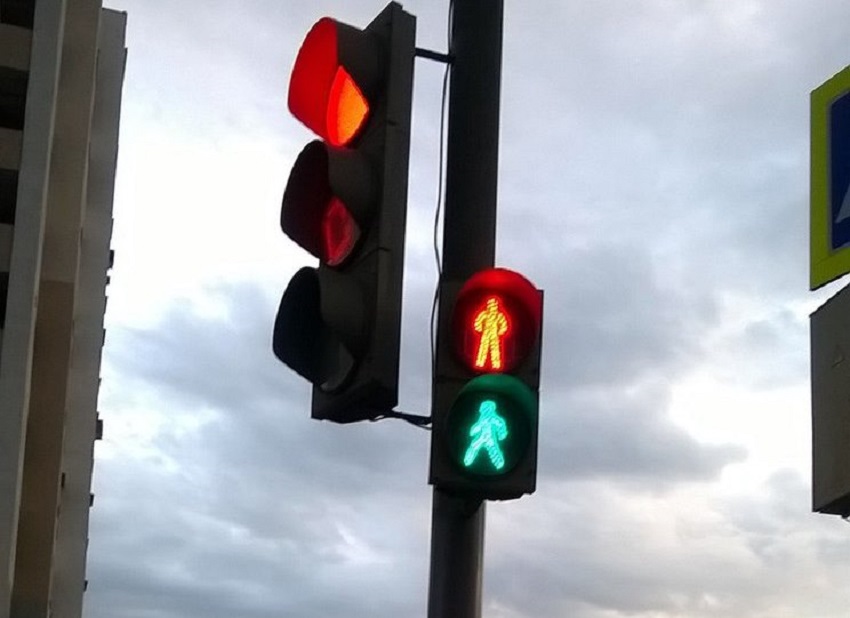 После появления светофора перекресток в центре Пензы стал непреодолимым