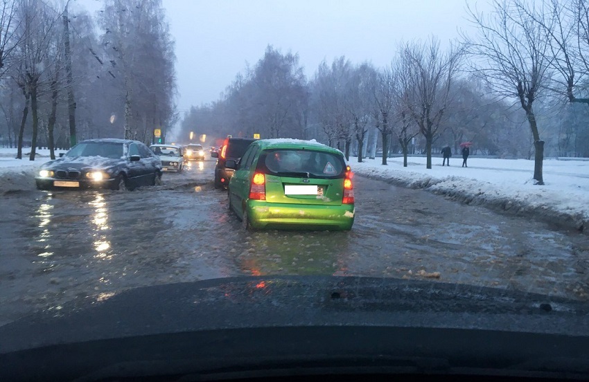 Непогода в Пензе: автомобилисты публикуют снимки затопленных улиц