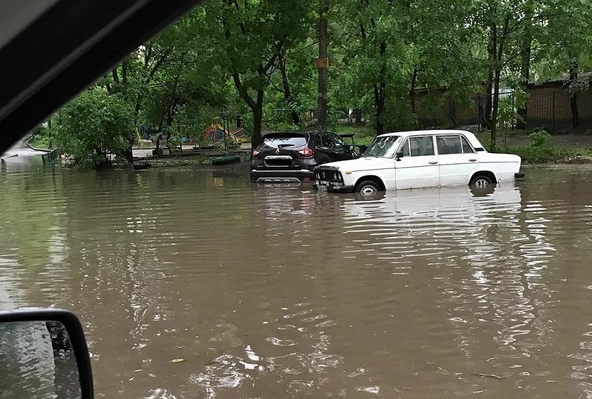 Непогода в Пензе: пробки, затопленные дороги, поваленные деревья и дорожные знаки