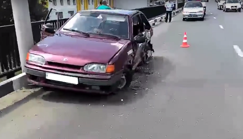 На проспекте Победы в Пензе учебная машина попала в жесткое тройное ДТП